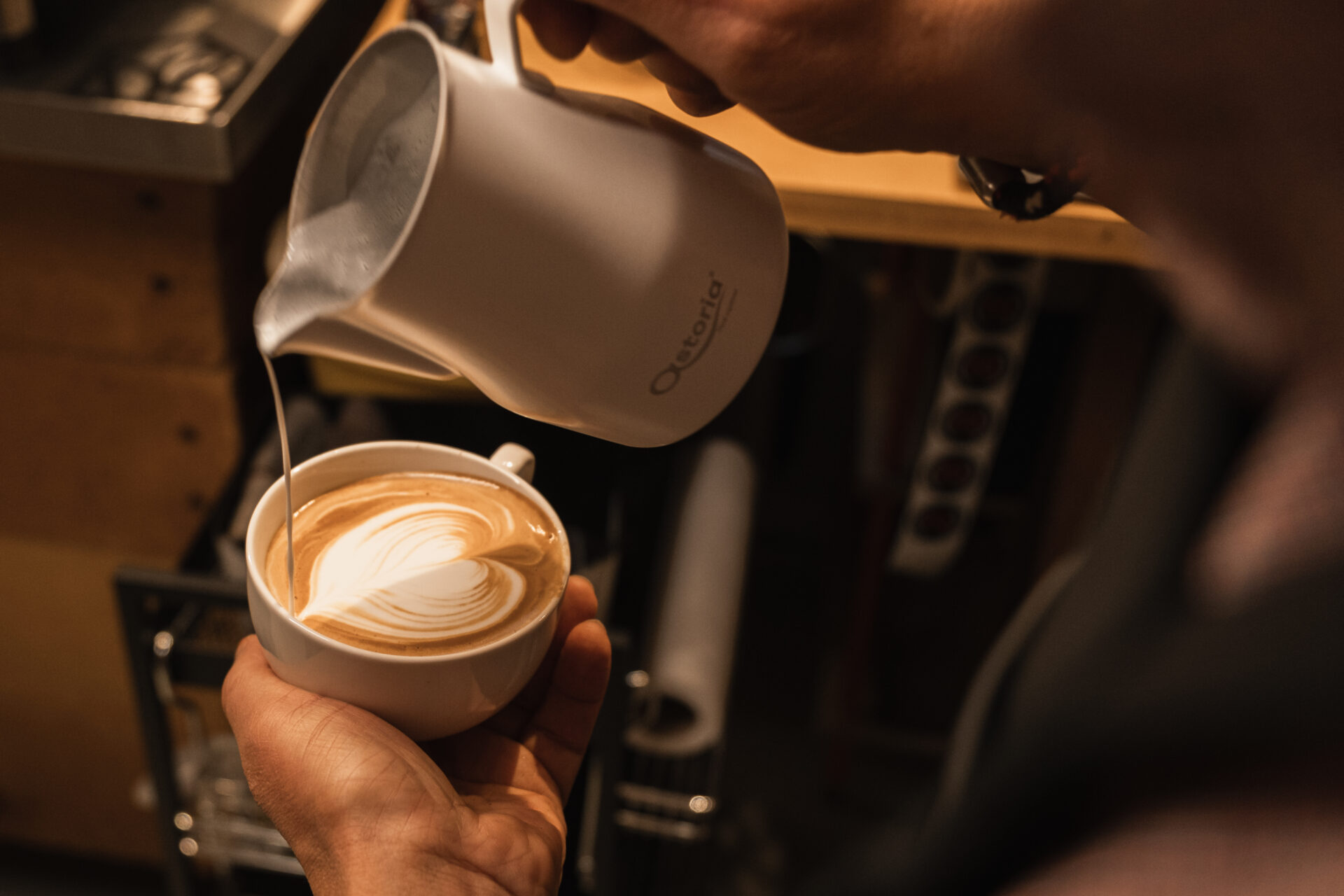 Latte Art Barista Kurs Dresden Milchschaum Herz Tulpe Rosetta Schulung